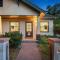 Stylish and Cozy Downtown 2 Bedroom Unit with Hot Tub