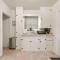 Desert Modern Downtown Flagstaff Unit with Hot Tub