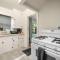 Desert Modern Downtown Flagstaff Unit with Hot Tub