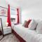Sleeps 10, CINEMA TV , 2 baths, 10 mins to Stratford