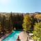 Lion Square Lodge South 550