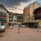 Lion Square Lodge South 550