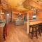 SkyView Mansion:13bdrm, 17bath, Sleeps 70, Indoor Pool, Amazing Views - بيدجن فورج