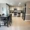 Stylish and Modern 2 bedroom, 2 bathroom. The Mermaid Suite.