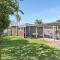 Sea La Vie ~ Pet Friendly Coastal Chic Broadwater Retreat