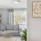 Sea La Vie ~ Pet Friendly Coastal Chic Broadwater Retreat