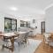 Sea La Vie ~ Pet Friendly Coastal Chic Broadwater Retreat