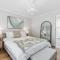 Sea La Vie ~ Pet Friendly Coastal Chic Broadwater Retreat