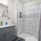Step into Comfort in this 3BR2BA Downtown Retreat - 圣安东尼奥
