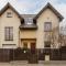 Spacious Two-Story 4-Bedroom House with Parking and Garden in Warsaw by Noclegi Renters