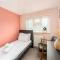 Pass the Keys Stylish Modern 3 bed house with Parking