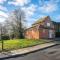 Pass the Keys Stylish Modern 3 bed house with Parking - Рикмансворт