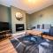 Recently Refurbished 3 Bedroom Home with Parking - Perfect for Longstays - Sleeps 8
