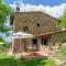 La Casa Nel Bosco D'arte- Greve in Chianti, holiday house with private garden