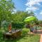 La Casa Nel Bosco D’arte- Greve in Chianti, holiday house with private garden