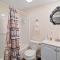 Chardonnay Cottage - GOTL Strip - Cozy & Quaint