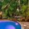 It's a Jungle Out There - هولمز بيتش