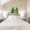 Noble House ~Spacious~Close to Beach ~Pool ~ Gym