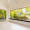 Noble House ~Spacious~Close to Beach ~Pool ~ Gym