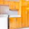 Noble House ~Spacious~Close to Beach ~Pool ~ Gym