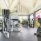 Noble House ~Spacious~Close to Beach ~Pool ~ Gym