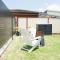 Sweet beautiful TINY HOME with pool and 2 minute drive to the beach - Wollongong