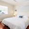 Classic Cottage on the Bay by Accom Holidays