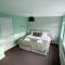 Spacious House in Brighton with large garden and free parking