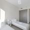 Luxury 2BR with Pool, Gym, Fast WIFI and Skyline - Dubaj