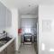 Luxury 2BR with Pool, Gym, Fast WIFI and Skyline - Dubaj