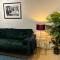 KB51 Charming 2 bed house in Horsham, pets very welcome and long stays with easy access to London, Brighton and Gatwick
