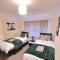Three Bed House in Warrington with free on-site Parking Sleeps 5