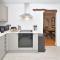 Chapel House by YourStays - Two bed cottage in Market Town of Sandbach, high end finish - Sandbach