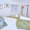 Chapel House by YourStays - Two bed cottage in Market Town of Sandbach, high end finish - Sandbach