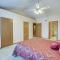 Hanover Park Townhome with Grill 36 Mi to Chicago!