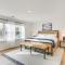 Charming Charlotte Townhome 6 Mi to Downtown!
