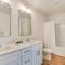 Charming Charlotte Townhome 6 Mi to Downtown!