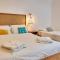 Aaki Hotel