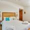 Aaki Hotel