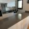 Modern Täsch Apartment with Free Parking - 塔什