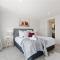 Modern, Plush & Picturesque - Wynyard Top