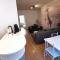 La Maison Bleue, Suite