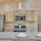 Follies Cottage, Pickleball Court, Creek, WIFI, Mountain Views, Starting at 79"