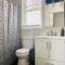 Abode à la Mode / Centrally Located 2BR/1BA Home