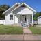 Abode à la Mode / Centrally Located 2BR/1BA Home