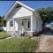 Abode à la Mode / Centrally Located 2BR/1BA Home