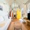 The Box House & Charming Private Tiny House & Pool - 戈西克