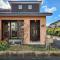 Whole house rental 一棟貸切宿 "Your Home Tottori" 市内中心地近くの素敵な一軒家