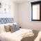Stunning views modern décor flat in Kensington