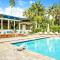 Casa in Tropic Paradise with Pool, BBQ and Firepit